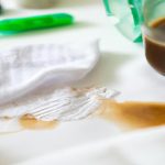 Plamy z kawy - najlepsze sposoby na usuwanie plam z kawy